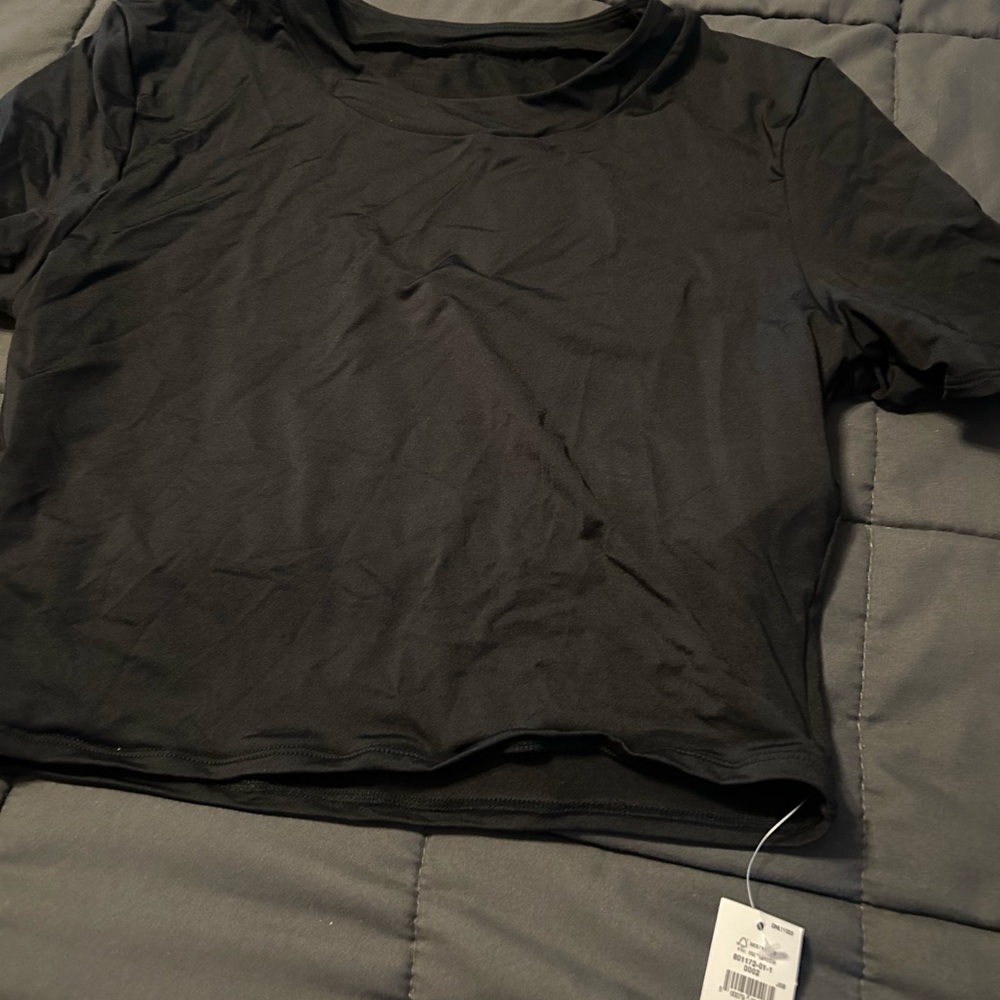 NWT Gap Black crop rash guard